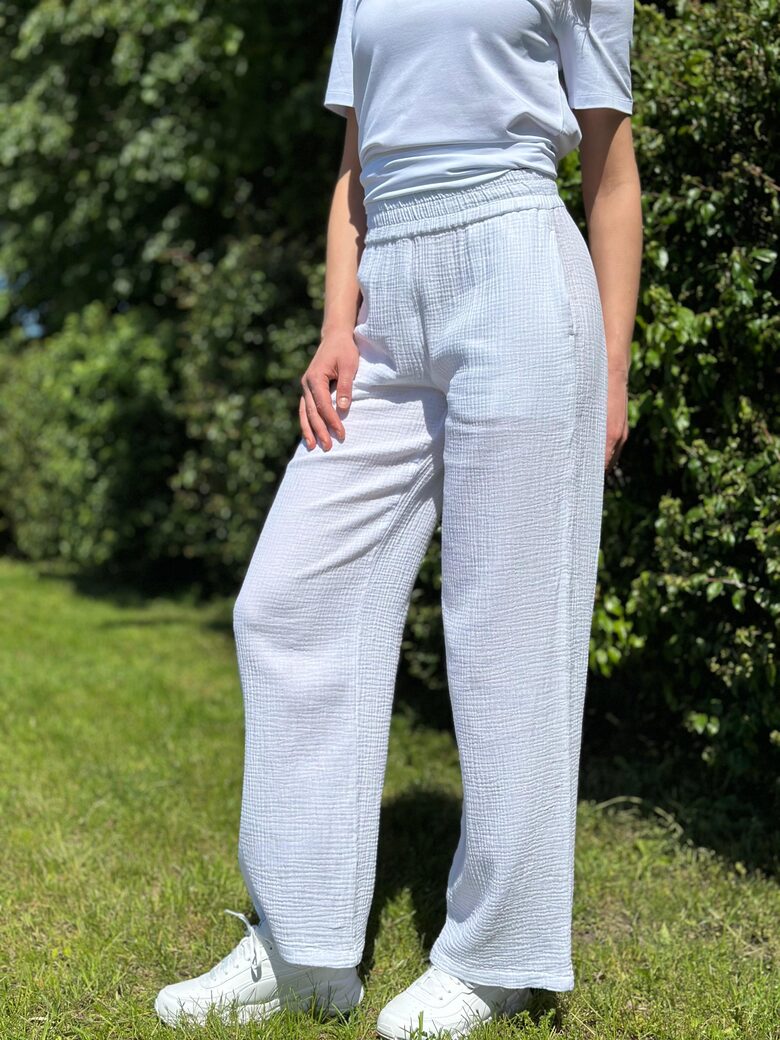 Baltas, taisnas un garas muslina bikses "Plombīrs"